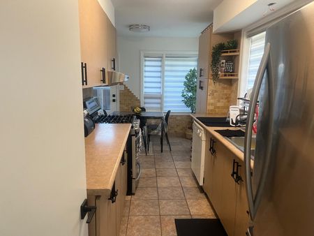 For Lease - 1410 Larchview Trail, Mississauga, Ontario - Photo 2