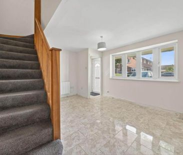 2 bedroom mews to rent - Photo 3