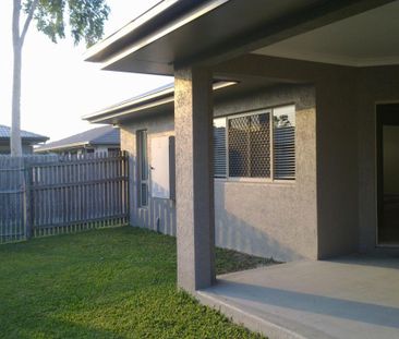 Spacious Three-Bedroom Villa with Mountain Views - Photo 5