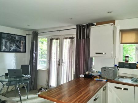 Surrey Road, Westbourne - Photo 3