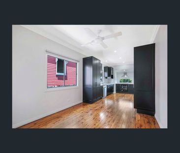 Renovated Family Home - Photo 4