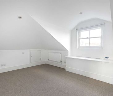 Fantastic split-level two bedroom apartment with access to a privat... - Photo 5