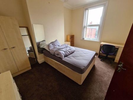 1 bedroom in a house share to rent - Photo 3