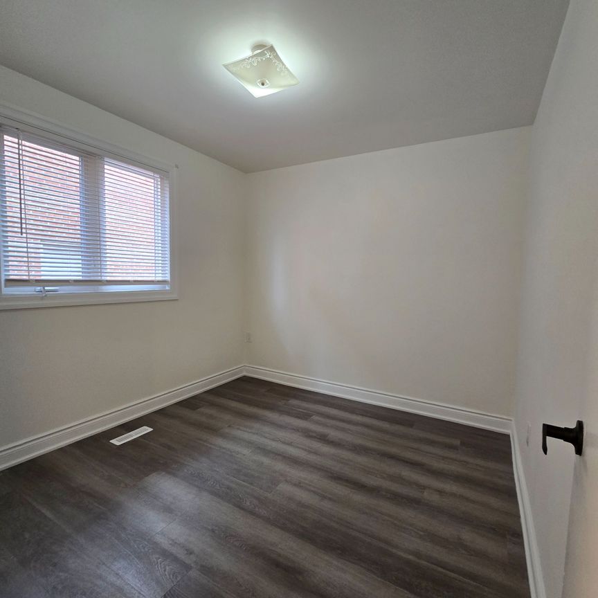 For Lease - 2602 Chisholm Court, Mississauga, Ontario - Photo 1