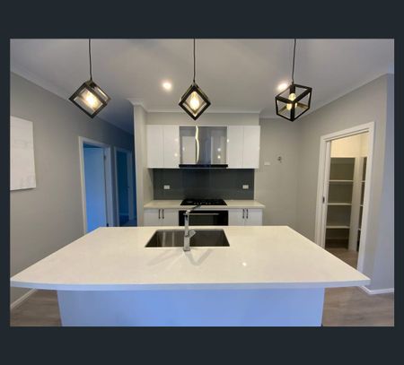 34 Annapurna Cres, Truganina, Vic 3029 - Photo 2