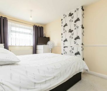 Wordsworth Road, TW12, London - Photo 6
