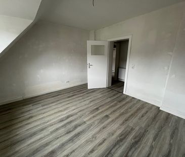 Zentrale Dachgeschosswohnung in Krefeld! - Photo 4