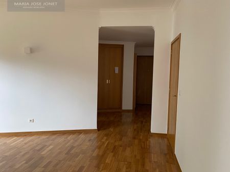 Óptimo T1 sem móveis condomínio com piscina - Photo 2