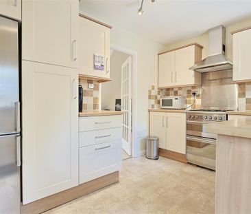 2 bedroom Terraced House to rent in Hunters Road, Spital Tongues, N... - Photo 3