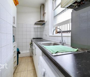 1 bedroom in a flat share to rent - Photo 2