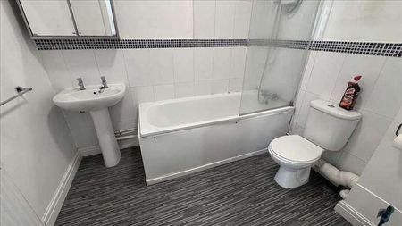 Oakhouse Park, Liverpool, L9 - Photo 5