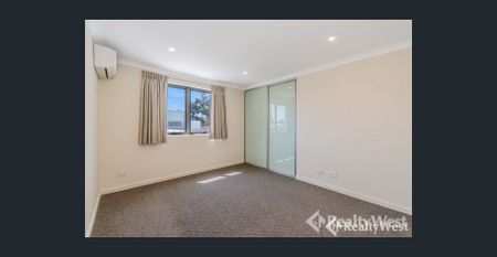 STYLISH AND SECURE. QUALITY 2 BEDROOM, 2 BATHROOM APARTMENT - Photo 4