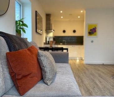 Flat to rent - Brumwell Avenue, London, SE18 - Photo 2