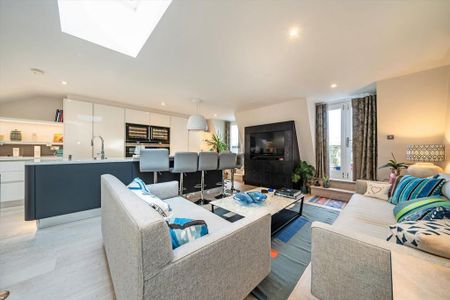 3 bedroom flat to rent - Photo 2