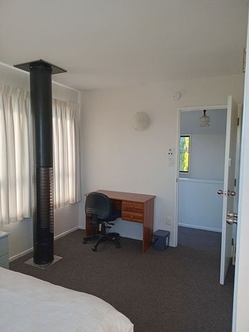 Nice home in a good neighborhood, close to Uni - Photo 5