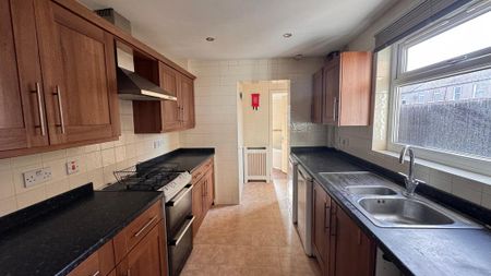 3 bedroom terraced house to rent - Photo 4