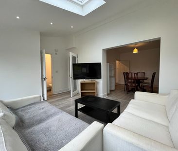 6 Bed Semi-Detached House, Conygre Road, BS34 - Photo 3