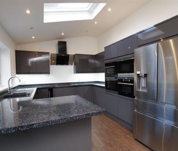 4 bedroom semi-detached house to rent - Photo 3