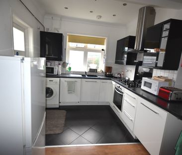 Room in a Shared House, Burgess Road, SO16 - Photo 5