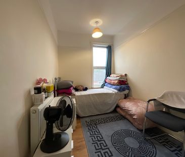 3 bedroom Mid Terraced House to let - Photo 5