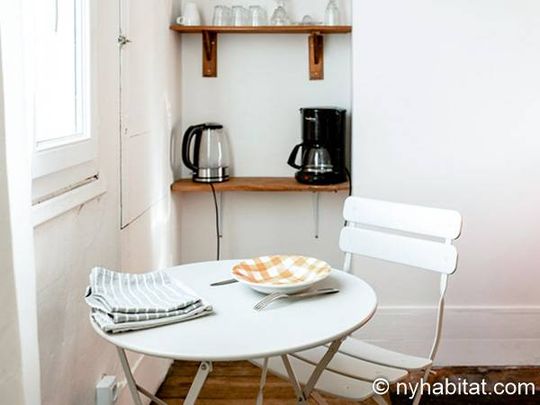 Logement à Paris, Location meublée - Photo 1