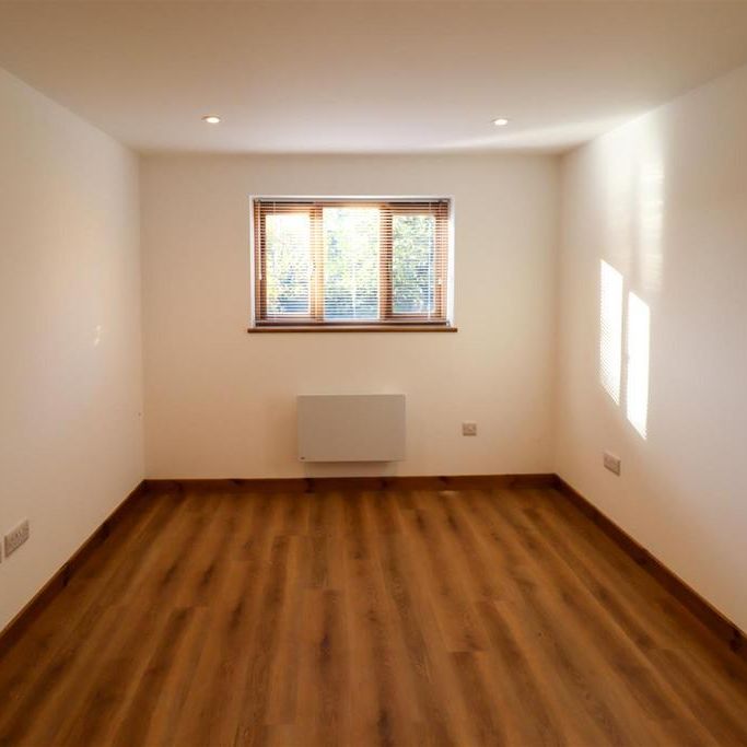 6 bedroom detached house to rent - Photo 1