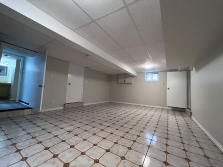 For Lease - 36 Pearl Street, Brantford, Ontario - Photo 2