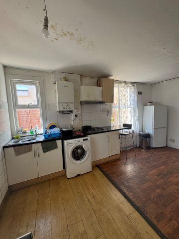 Room in a Shared House, Hartley Road, CR0 - Photo 3