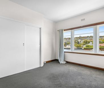 Comfortable living with space, storage and a large yard - Photo 2