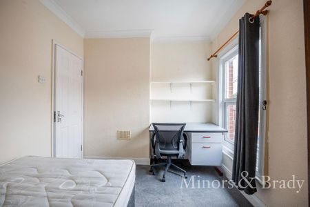 3 bedroom terraced house to rent - Photo 5