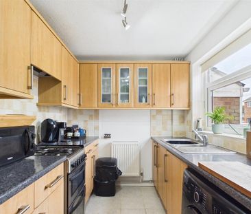 2 bedroom terraced house to rent - Photo 4