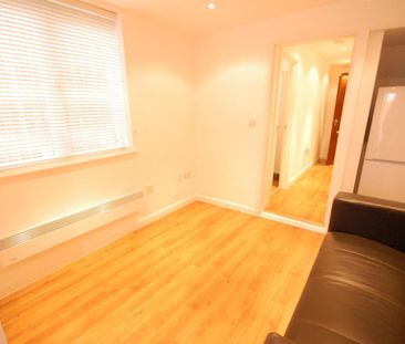 1 bedroom Flat To Let - Photo 3