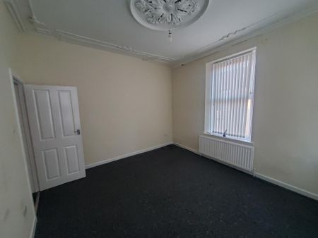 3 bedroom maisonette to rent - Photo 4
