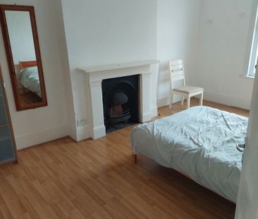 Room in a Shared House, Winslade Road, SW2 - Photo 4