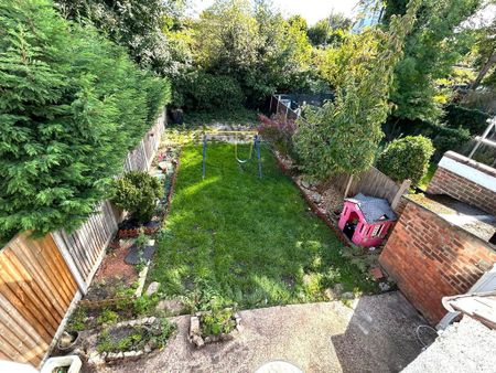 3 bedroom semi-detached house to rent - Photo 3