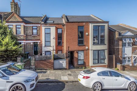 2 bedroom flat to rent - Photo 2