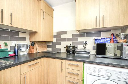 The Oaks, Moormede Crescent, Staines-upon-Thames, Surrey, TW18 4SG - Photo 3