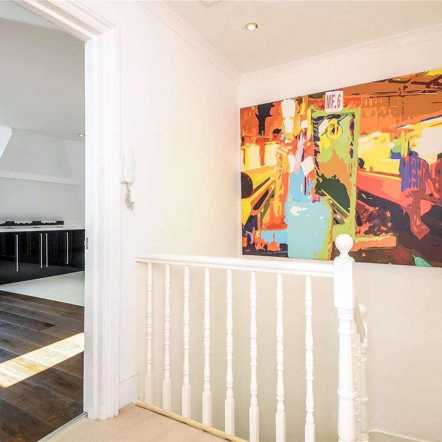 A delightful modern two double bedroom top floor flat - Photo 1