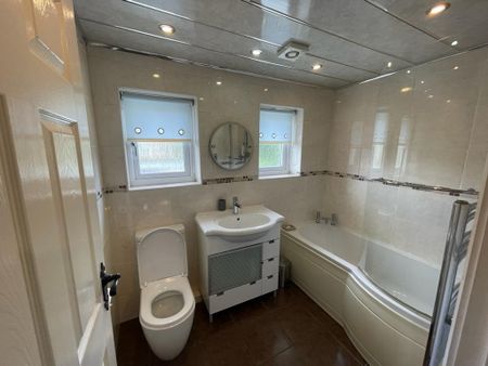 3 Bed Semi-Detached House, Mill Hill, M38 - Photo 2