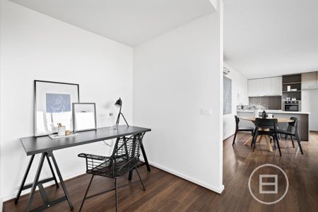 Modern Two-Bedroom Apartment over 2 Levels. - Photo 2