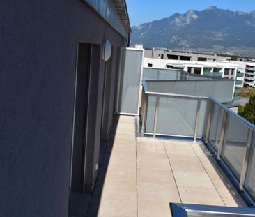 Appartement de 3 1/2 pièces en attique avec terrasse panoramique - Photo 1