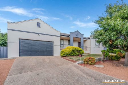 Executive home, within moments of Yerrabi Pond - Photo 5