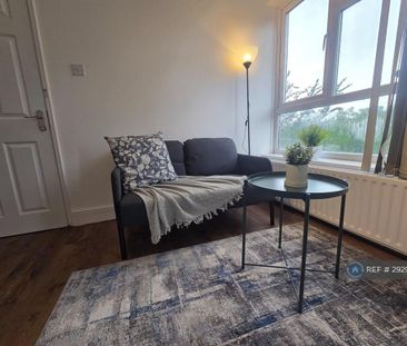 1 bedroom in a flat share to rent - Photo 6