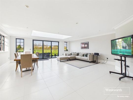 5 bedroom detached house to rent - Photo 1