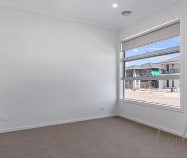 Impressive Family Home in Aurora Estate - Photo 5