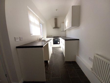 2 bedroom terraced house to rent - Photo 4