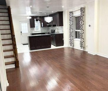 606 Coxwell Avenue apartment — Toronto, ON (3-Bedroom) - 3 Bedroom - Photo 2