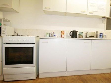1 bedroom in a house share to rent - Photo 5
