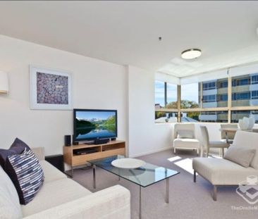 STUNNING RIVER & STORY BRIDGE VIEWS | 1 BEDROOM APARTMENT | NEW FARM - Photo 1