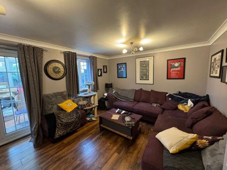 4 bedroom semi-detached house to rent - Photo 2